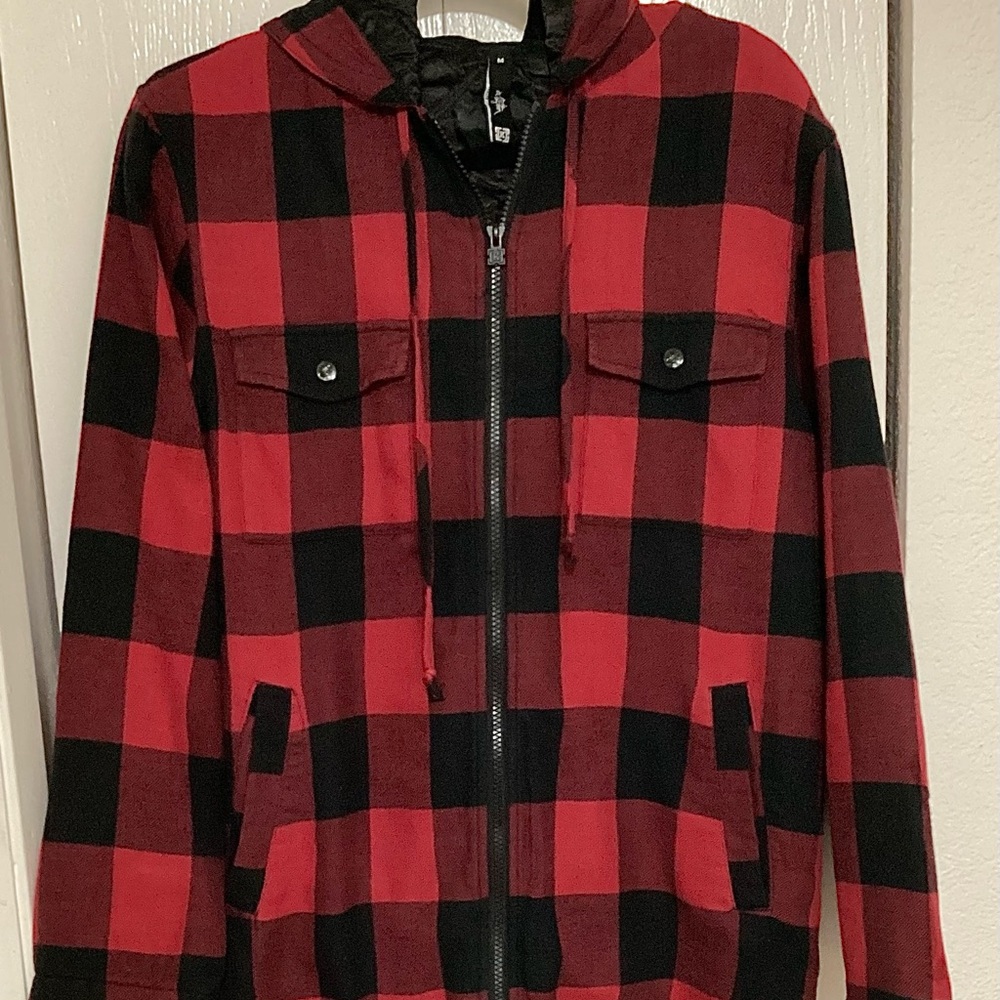 KR3W Men red plaid jacket with hood. M